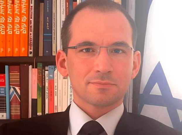 Former Israeli minister threatens Pakistan