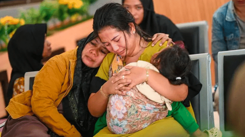 Ferry sinks off Bali, Five dead, dozens missing