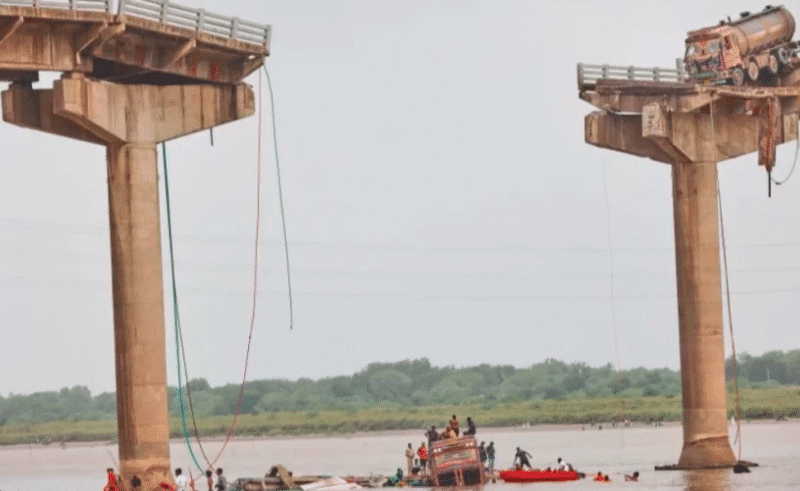 Bridge collapse kills 9 in Gujarat